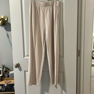 Cream loose trousers. Straight leg with pockets